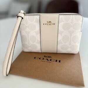 NWT Coach Corner Zip Wristlet In Signature Canvas in Chalk/Gold w/Box $88